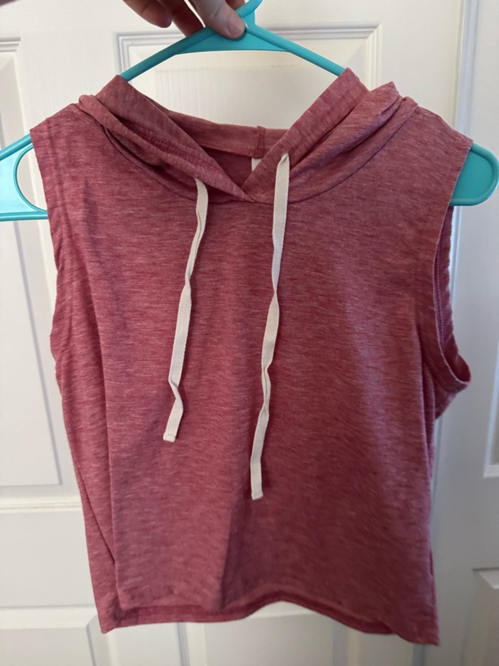 Amazon Women's Sleeveless Crop Hoodie in Heather Mauve with White Drawstrings